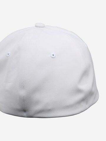 Casquette 'Delta' Flexfit en blanc