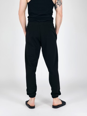 Tapered Pantaloni di Magdeburg Los Angeles in nero: dietro