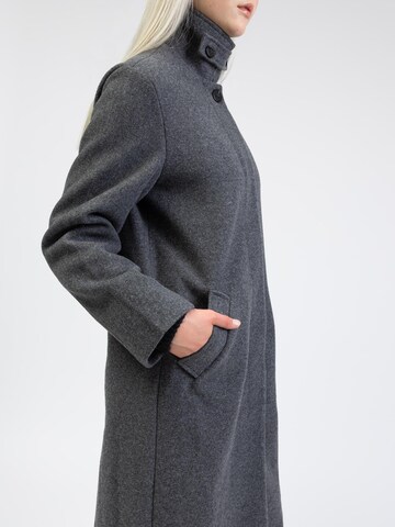 BROKE + SCHÖN Winter Coat in Grey