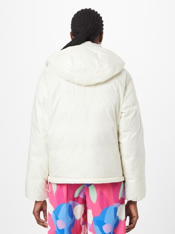 LEVI'S ® Zimska jakna 'Luna Core Puffer Short' | bela barva