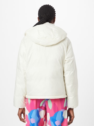 LEVI'S ® Winterjas 'Luna Core Puffer Short' in Wit