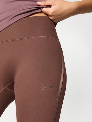 NIKE - Skinny Pantalón deportivo 'ONE' en marrón