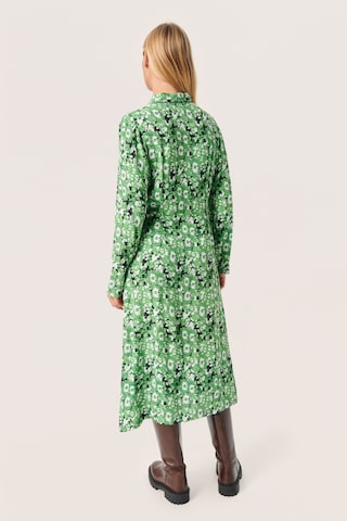 SOAKED IN LUXURY Košeľové šaty 'Ina' - Zelená
