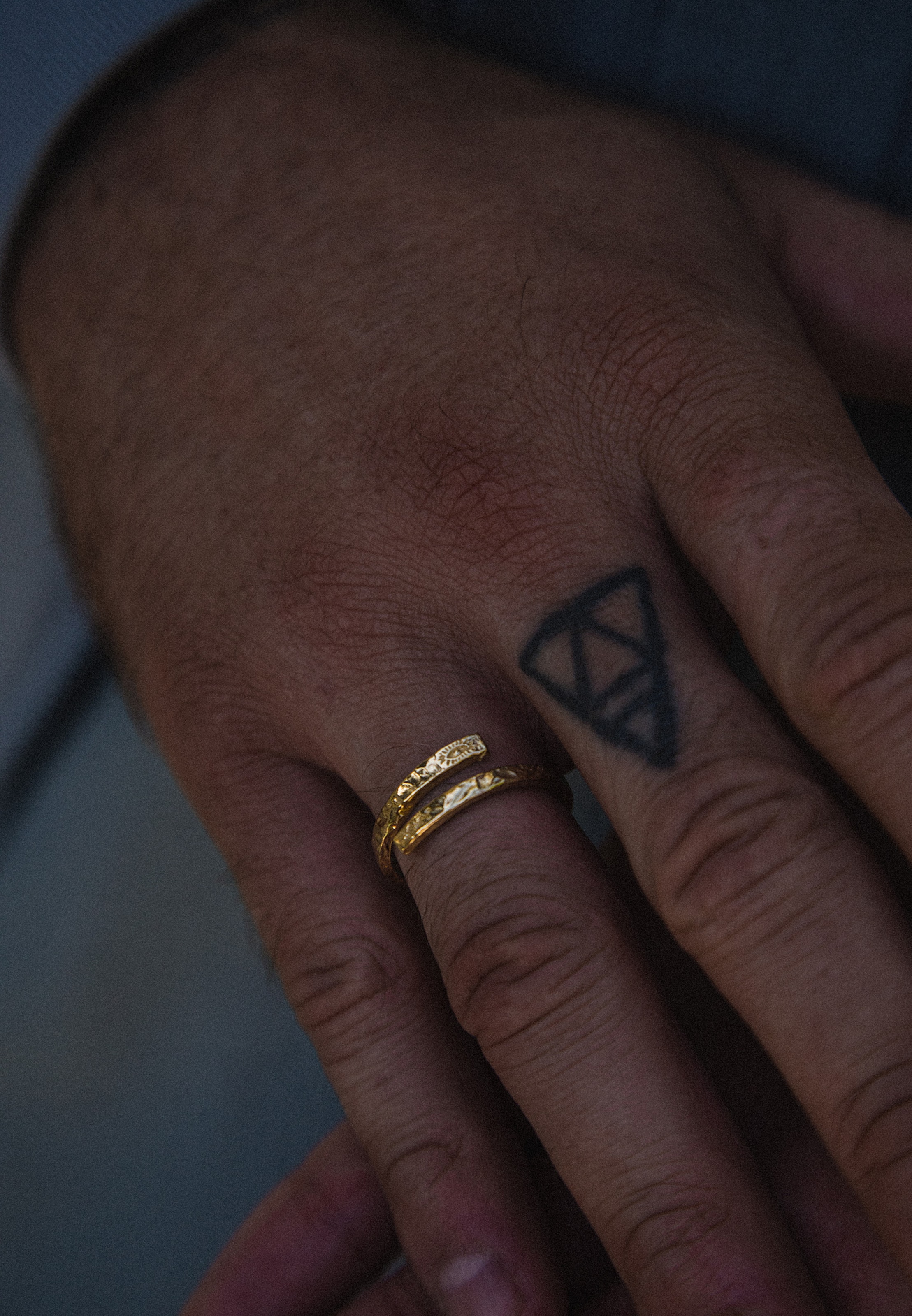 Inele 'Evil Eye' de la Haze&Glory pe auriu: față