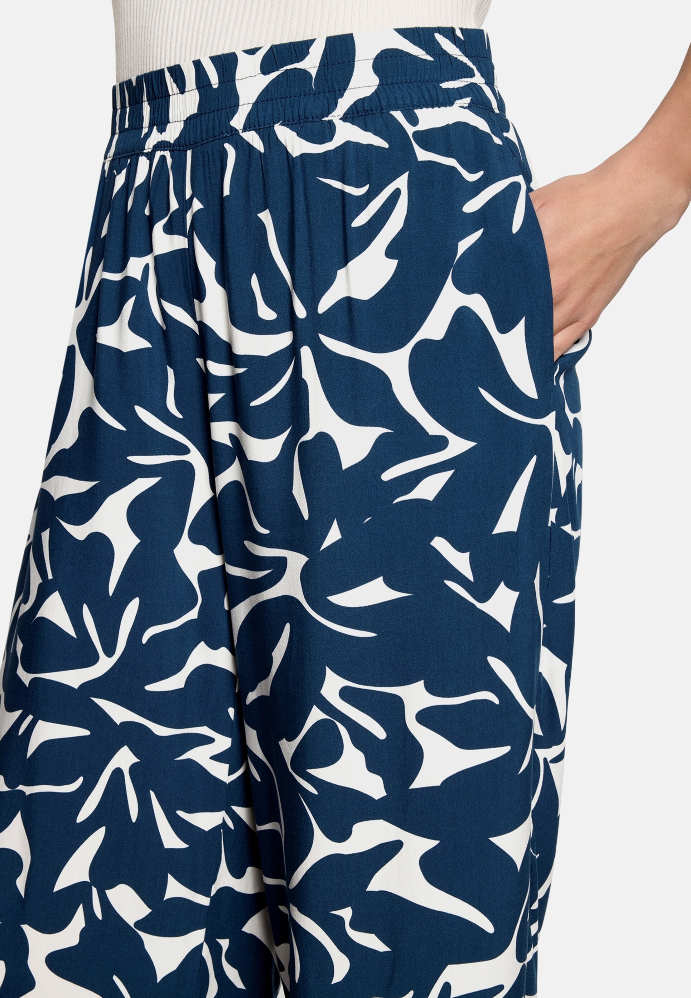zero Skinny Casual-Hose mit Print. in Blau