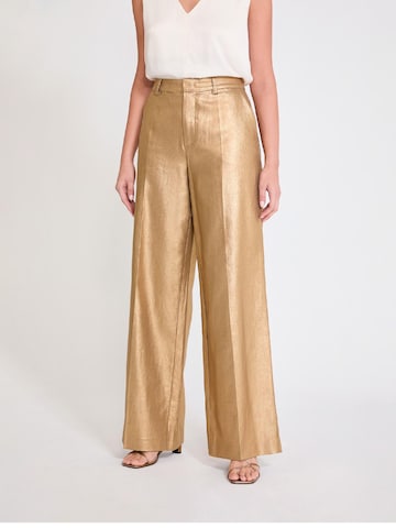 Lola Casademunt - Pierna ancha Pantalón de pinzas en oro: frente