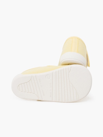 Chaussure basse Pisamonas en jaune