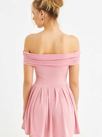 Cool & Sexy Mekko värissä vaaleanpunainen