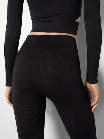 Bershka Skinny Leggingsit värissä musta