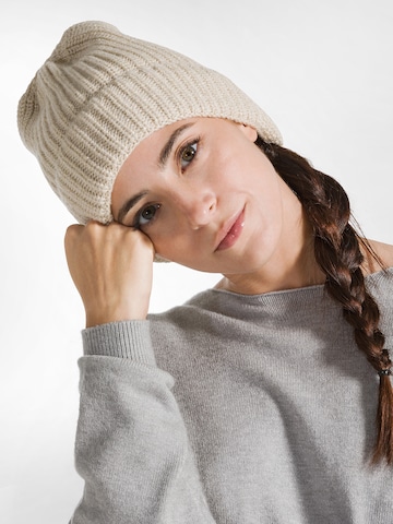 DEHA Hat in White: front
