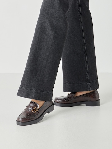 Tamaris Slipper in Braun: Vorderseite