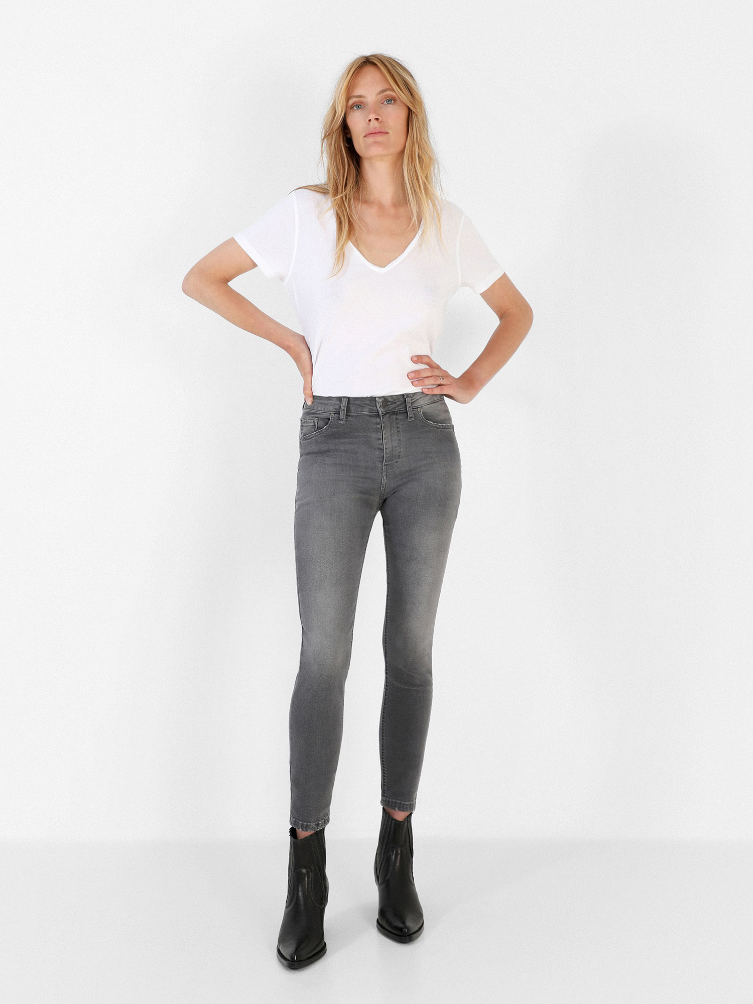 Scalpers Jeans in Grau 