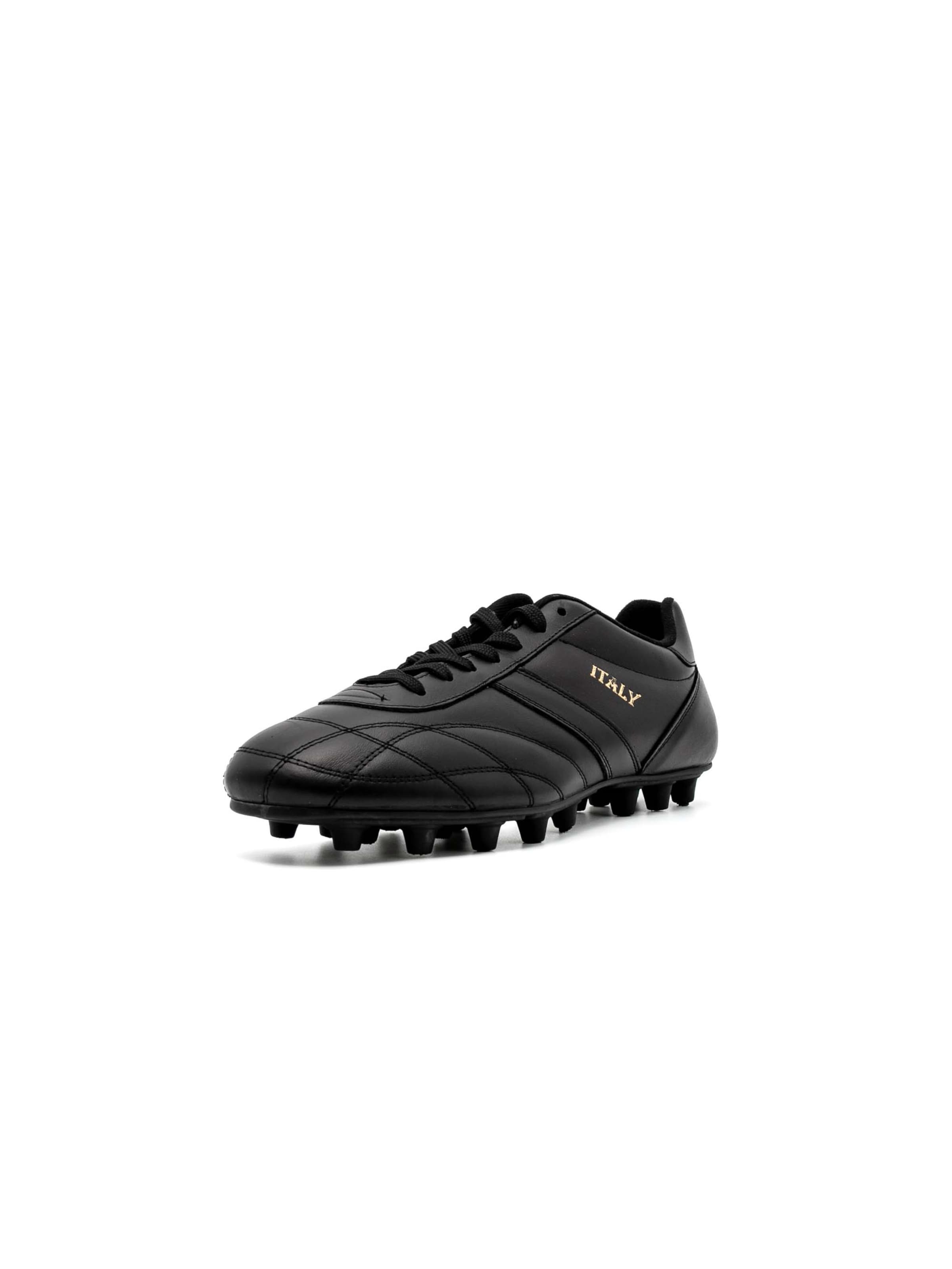 RYAL Soccer Cleats in Black