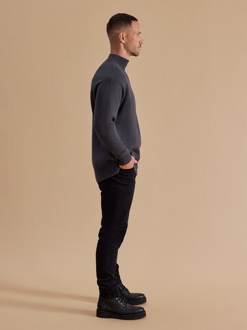 DAN FOX APPAREL Sweater 'Richard' in Grey