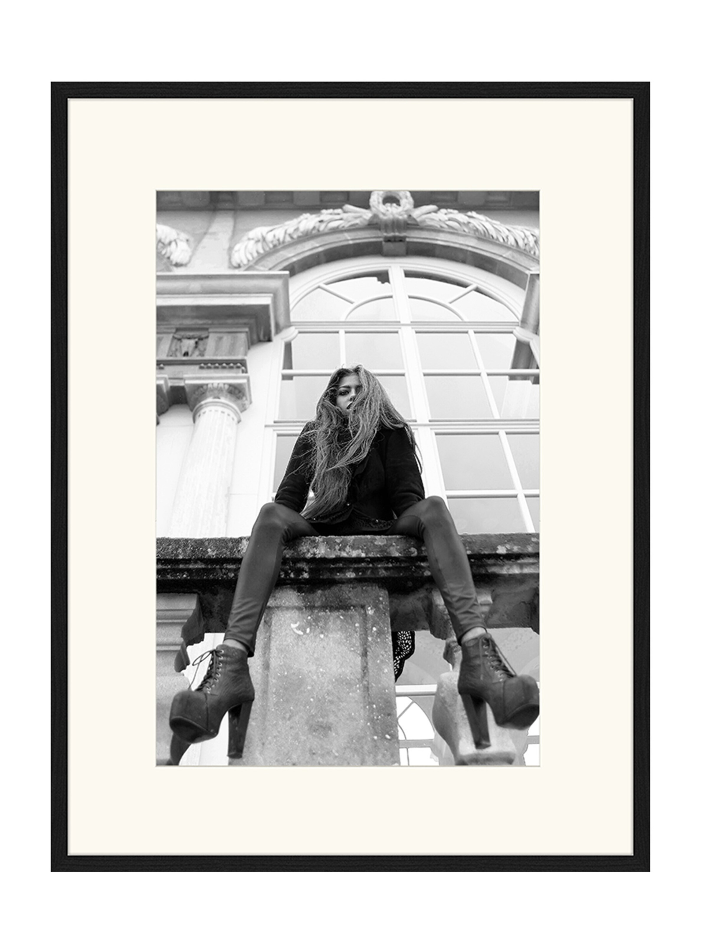 Liv Corday Bust 'Point of View' in Schwarz: Vorderseite