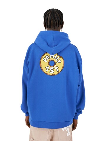 FAMILY 1ST FAMILY 4EVER Hoodie 'Members Only' in Blau