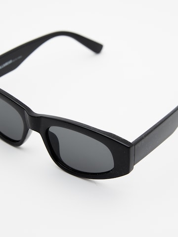 Pull&Bear Sunglasses in Black