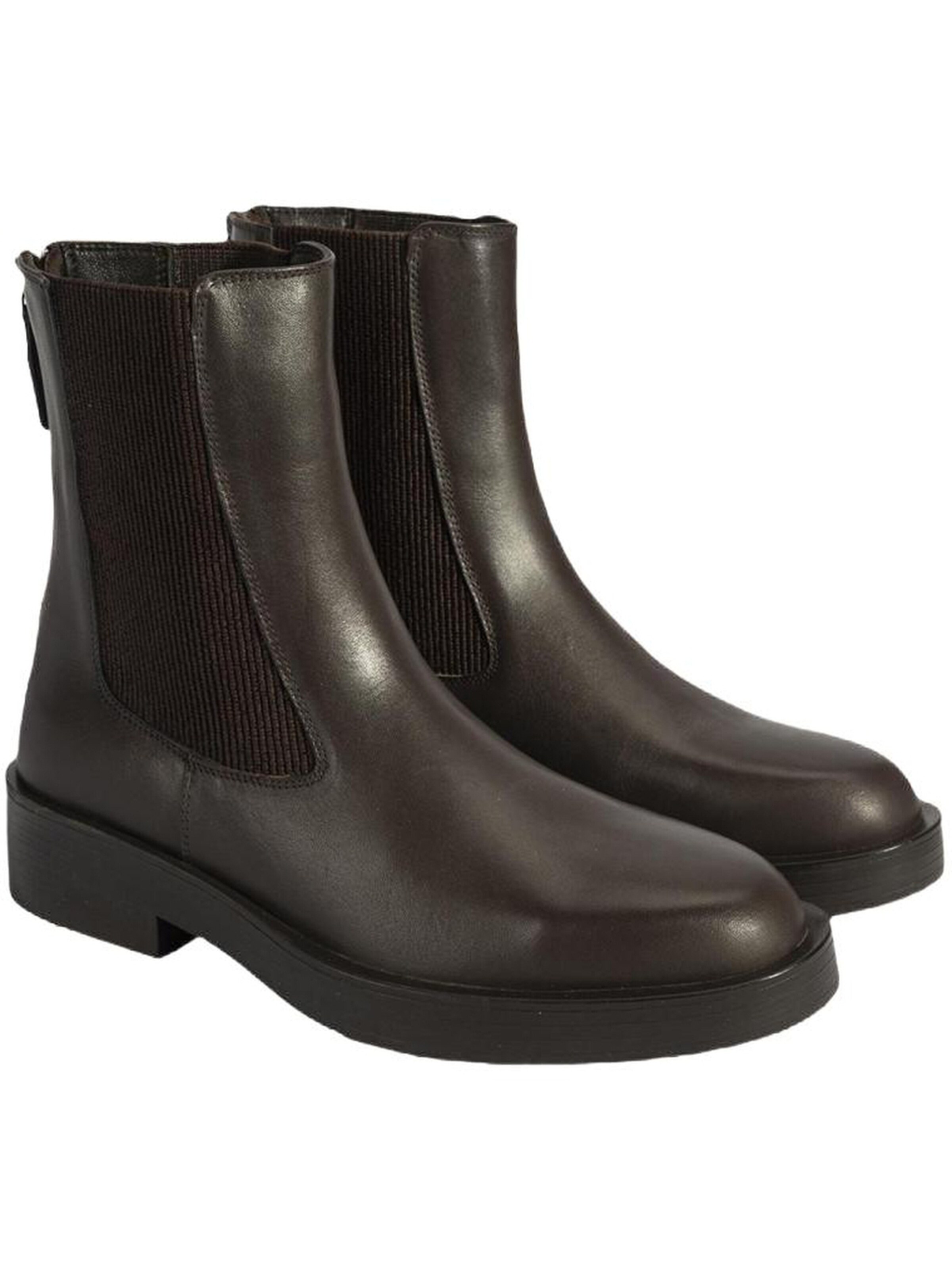 Desa Boots in Brown