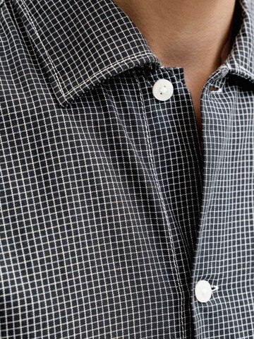 JACK & JONES Comfort fit Button Up Shirt in Black