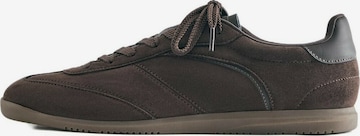 Baskets basses Pull&Bear en marron : devant