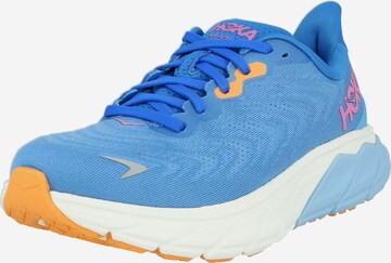 Chaussure de course 'ARAHI 6' Hoka One One en bleu : devant