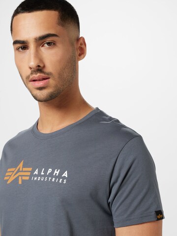 ALPHA INDUSTRIES T-shirt i grå