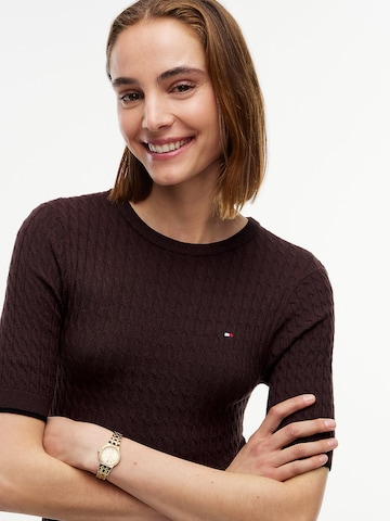 TOMMY HILFIGER Úpletové šaty – hnědá