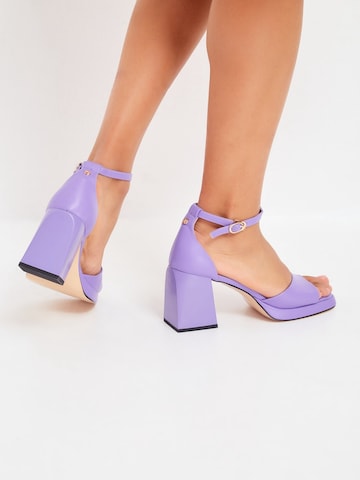 CESARE GASPARI Sandalen met riem in Lila