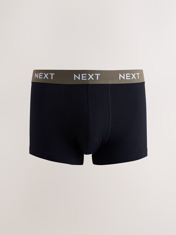 Boxeri de la Next pe negru