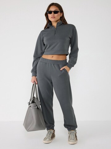 No Matter What Tapered Hose in Grau