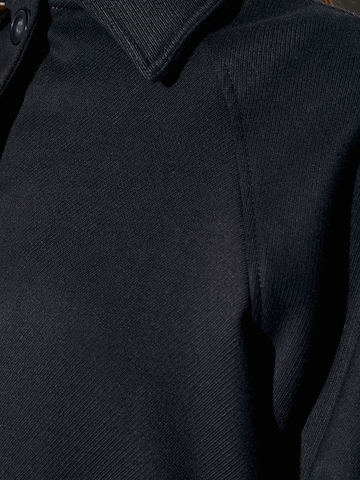 Dilvin Between-Season Jacket in Black