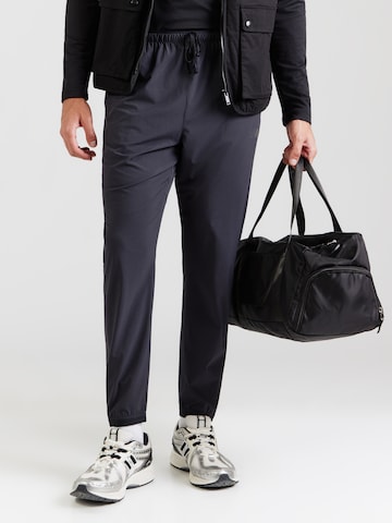 new balance Slimfit Παντελόνι φόρμας σε μαύρο: μπροστά