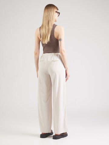 Loosefit Pantaloni con pieghe 'Gemma' di ABOUT YOU in beige