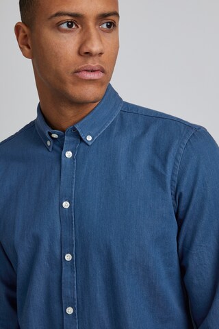 Casual Friday - Ajuste regular Camisa 'Anton' en azul