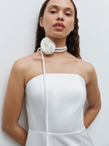 Collana di Fleur by Kaviar Gauche in bianco: frontale