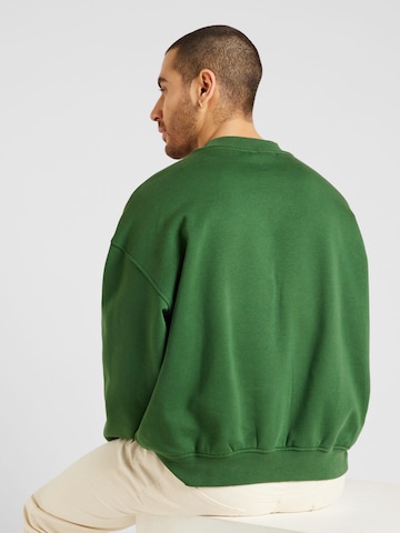 WEEKDAY Sweatshirt in Groen