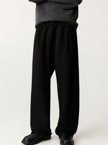 Pull&Bear Loose fit Pants in Black: front