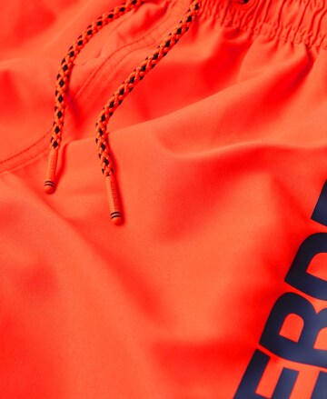 Shorts de bain Superdry en rouge