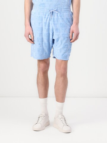 Carlo Colucci Regular Trousers 'Egarter' in Blue: front