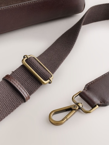 Geantă diplomat de la Next pe maro