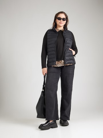 Gilet 'CARTAHIA' di ONLY Carmakoma in nero
