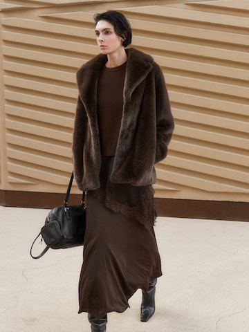 Pull-over 'Nat' MANGO en marron : devant