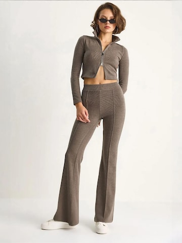 Completo pantalone di Bianco Lucci in beige