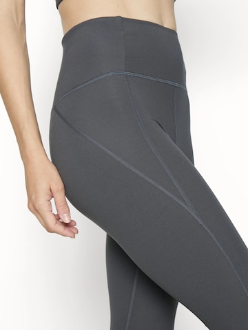 Girlfriend Collective Skinny Sportbroek in Grijs
