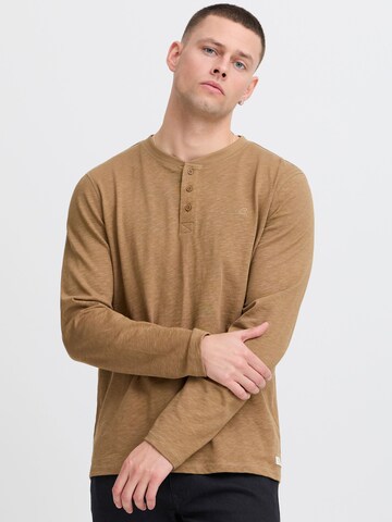 BLEND - Camiseta en marrón: frente