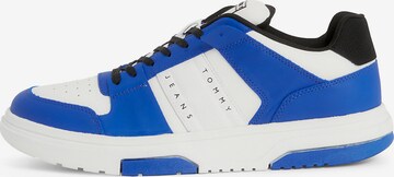 Baskets basses Tommy Jeans en bleu : devant