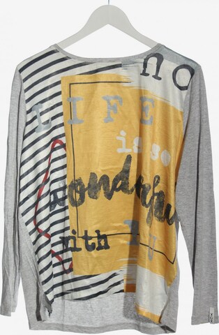 We love XOX Top & Shirt in XL in Grey: front