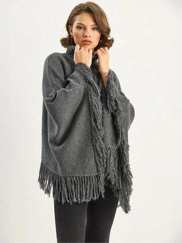 Mantellina di Bianco Lucci in grigio