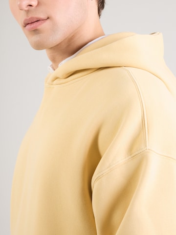 Abercrombie & Fitch Свитшот 'ESSENTIAL' в Желтый