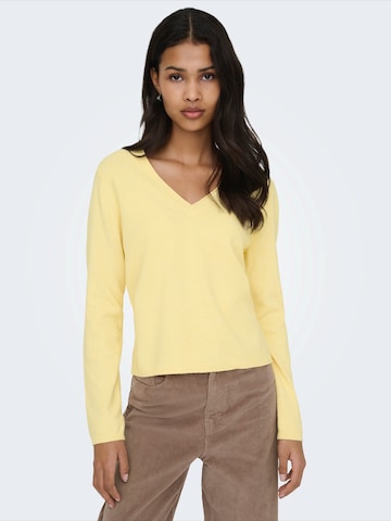 Pull-over 'ONLLOYAL' ONLY en jaune : devant